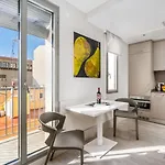 Kronos On The 4 Apartment