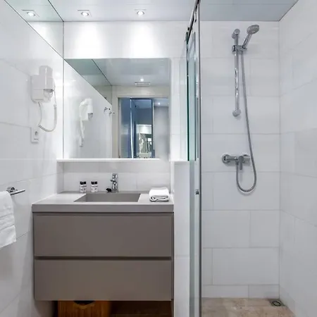 Kronos On The 4 Apartament *